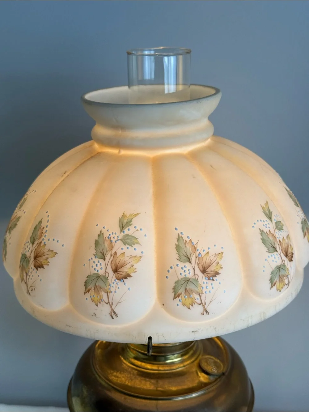 Rayo Vintage Brass Electrified Lamp With Leaves Print Pattern On Globe 19”x11”